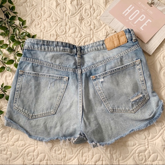H&M & Denim Ripped Jean Shorts Sz 8 - Picture 3 of 8